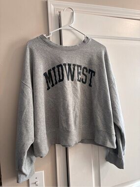 Old Navy Midwest Grey Cropped Crewneck Sweatshirt